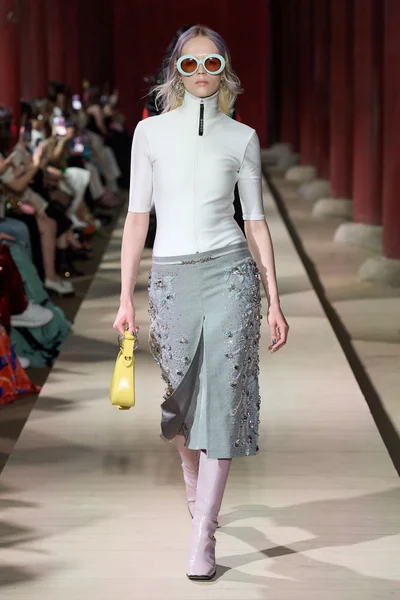 Look 13